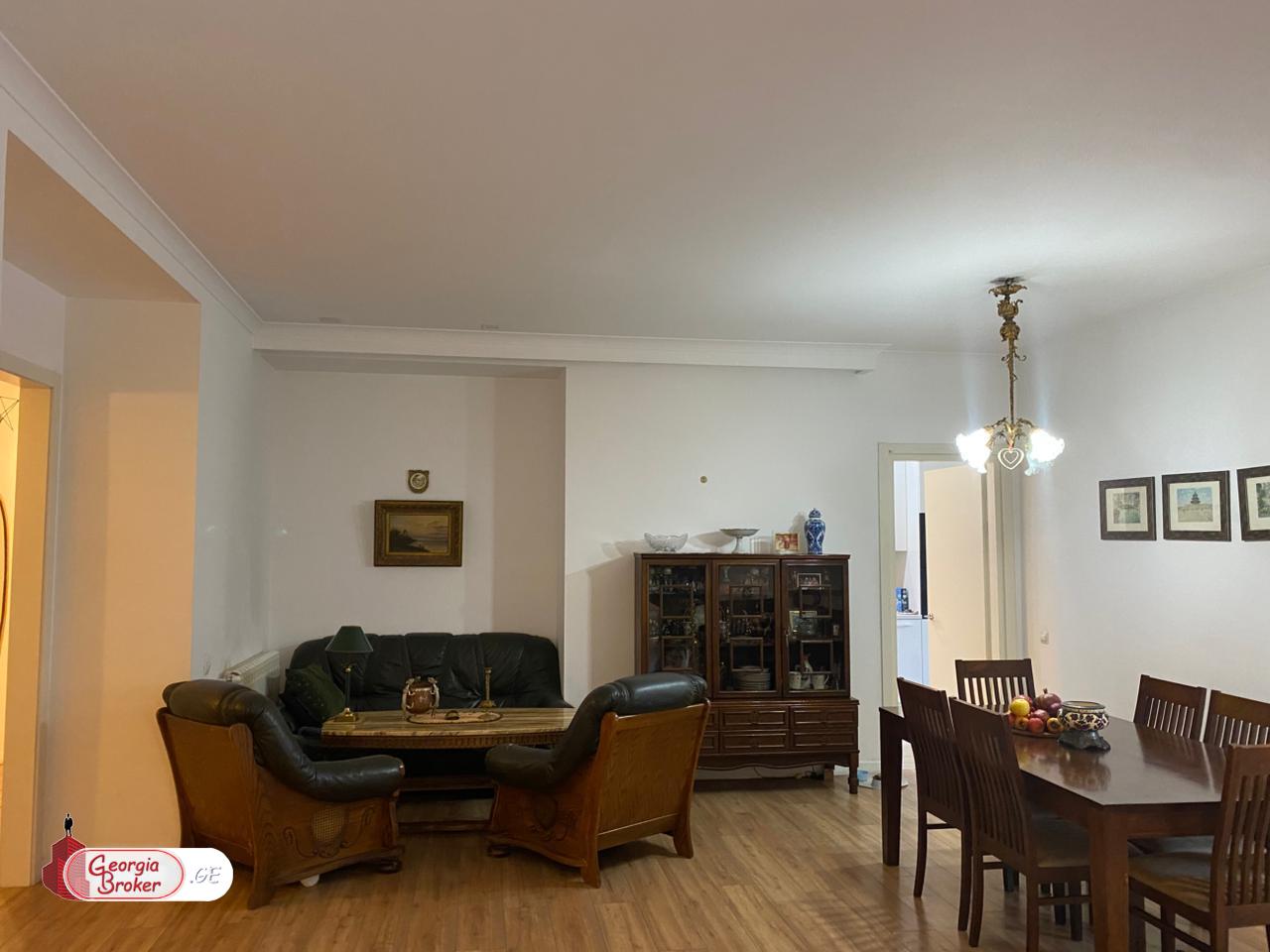 продается квартира с новым ремонтом 7-комнат